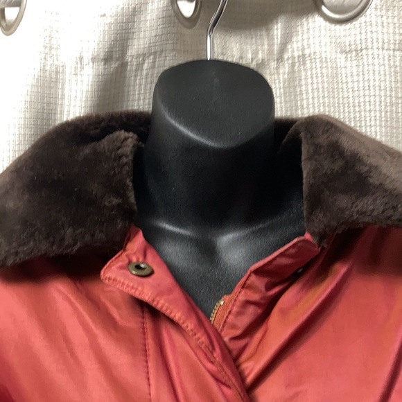 London Fog iridescent coat with buckle and faux fur - Picture 4 of 8